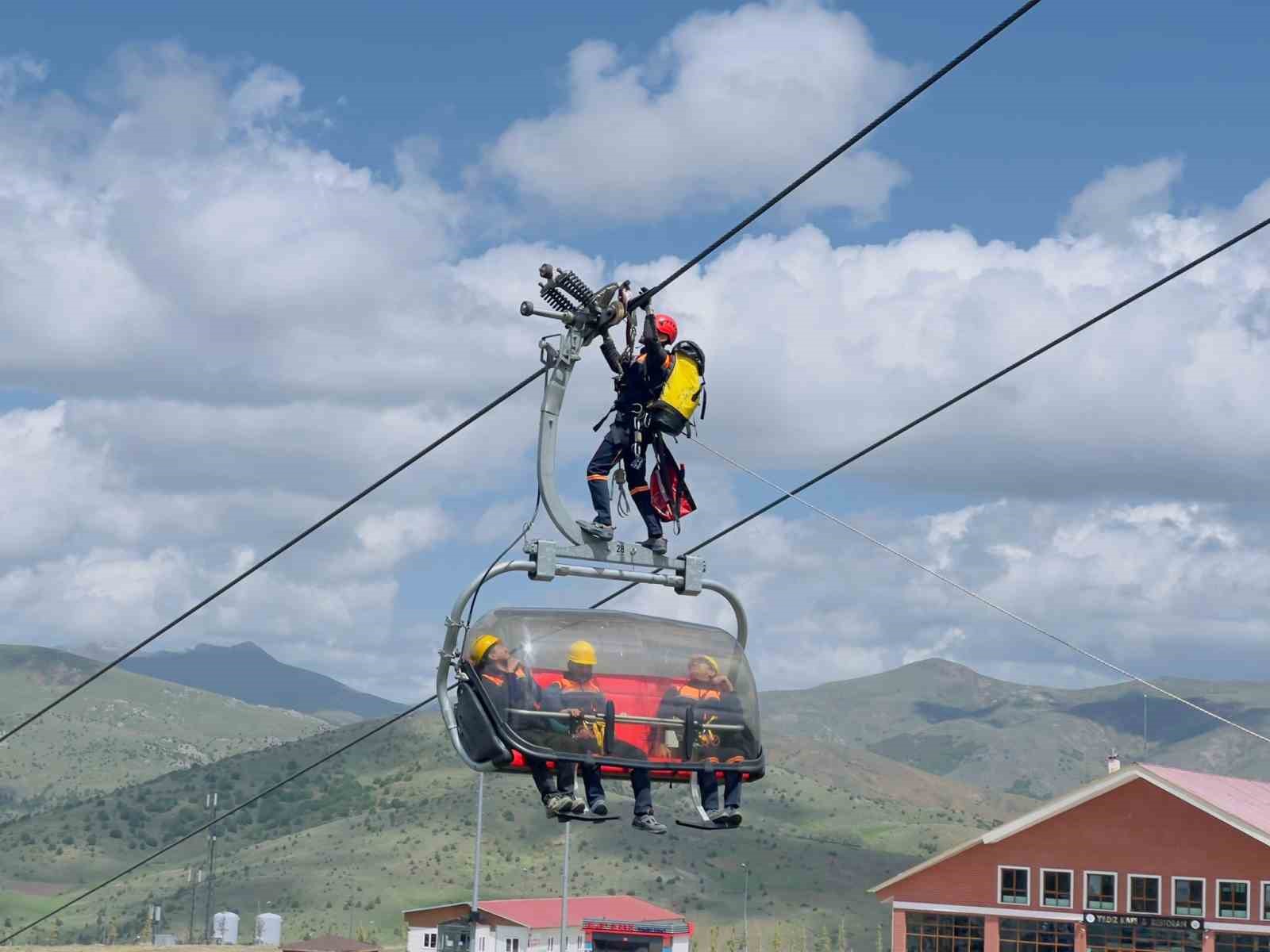 Yıldız Dağı Kayak Merkezi personeline “ilk müdahale” eğitimi