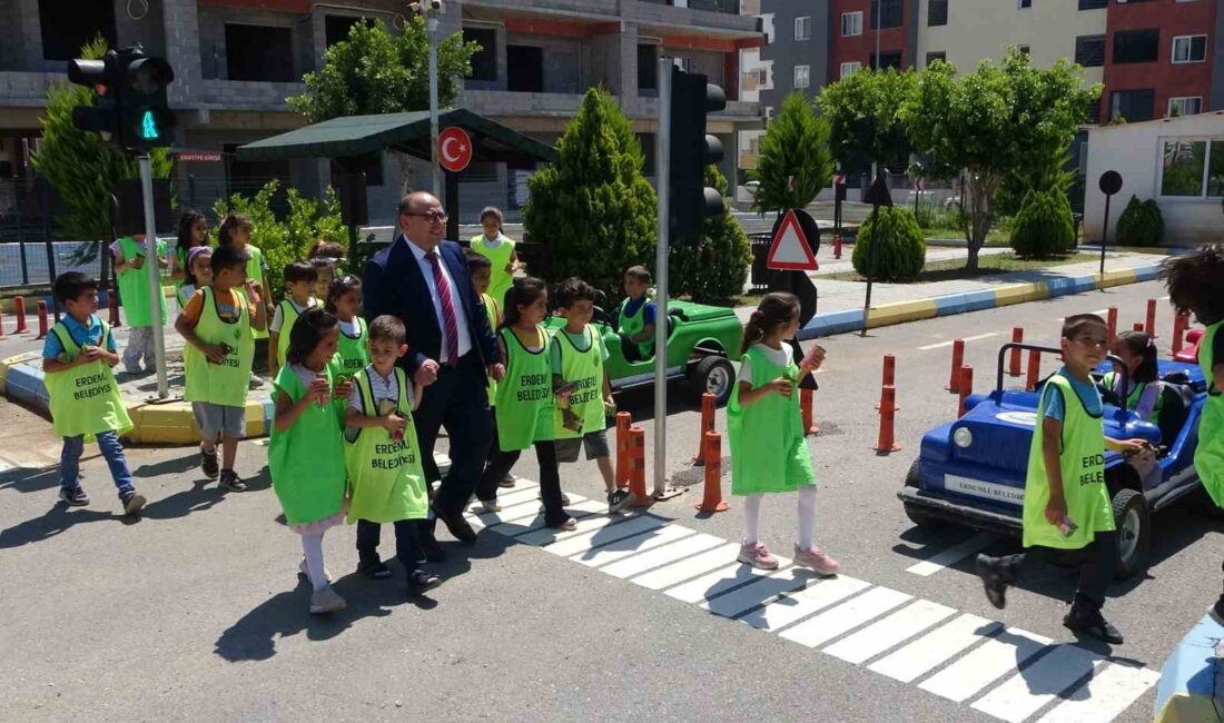 MERSİN ERDEMLİ'DE "ÇOCUKLAR TRAFİKTE,