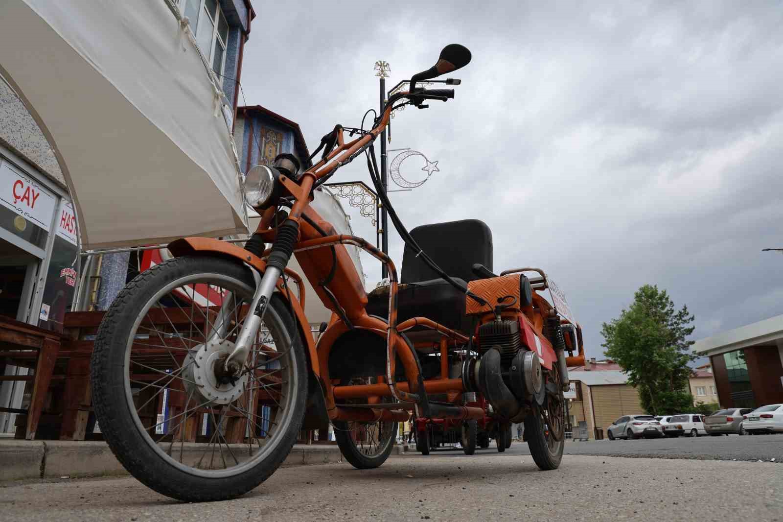 60 yıl önce Ankara’dan aldığı motosikletleri Sivas’ta sergiliyor