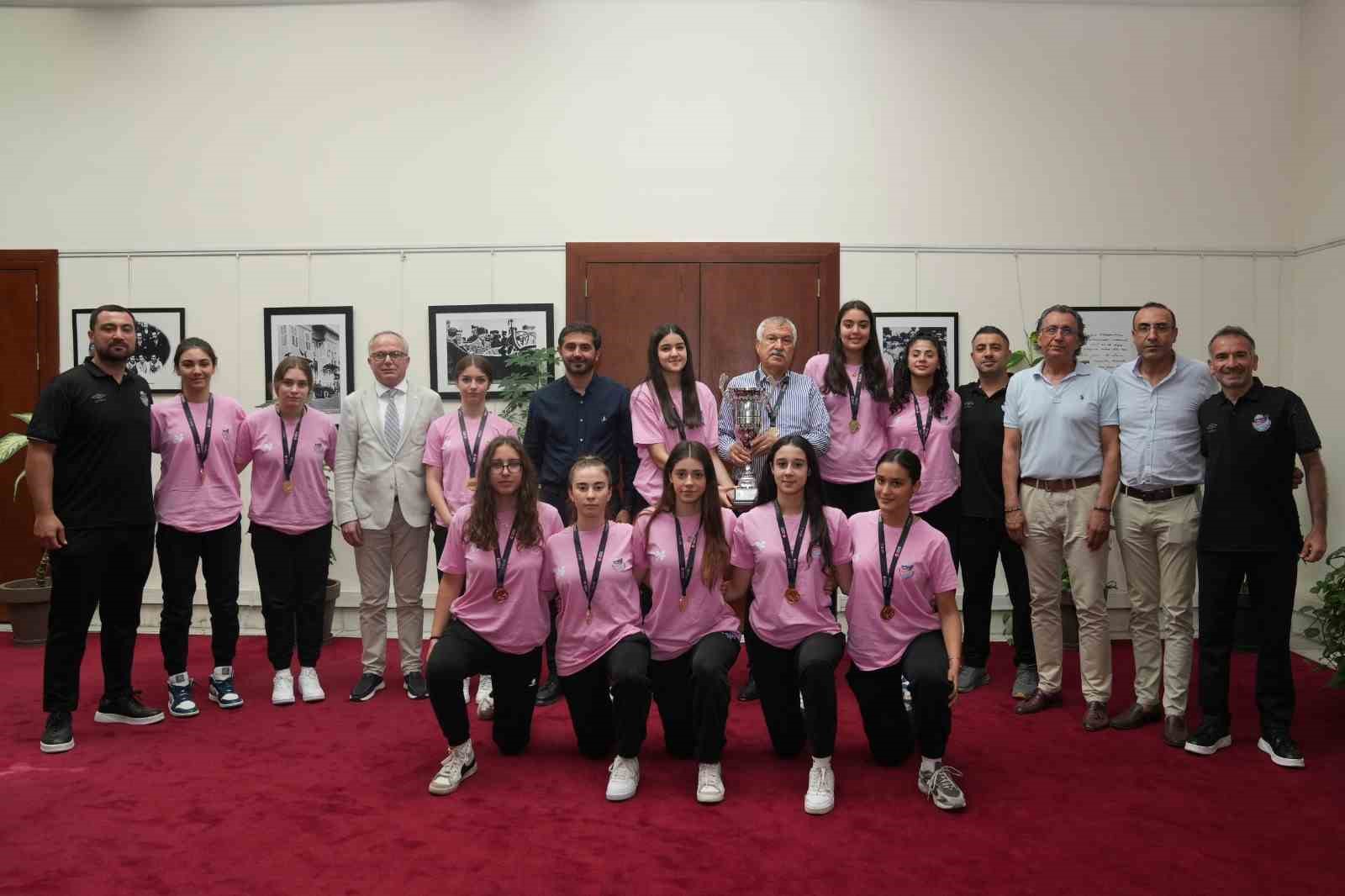 ABBSK U16 Kız Basketbol Takımı kupayı Zeydan Karalar’a getirdi