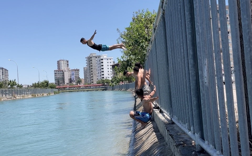 Adana’da sıcaklık rekor seviyeye ulaştı, termometreler 44 dereceyi gösterdi