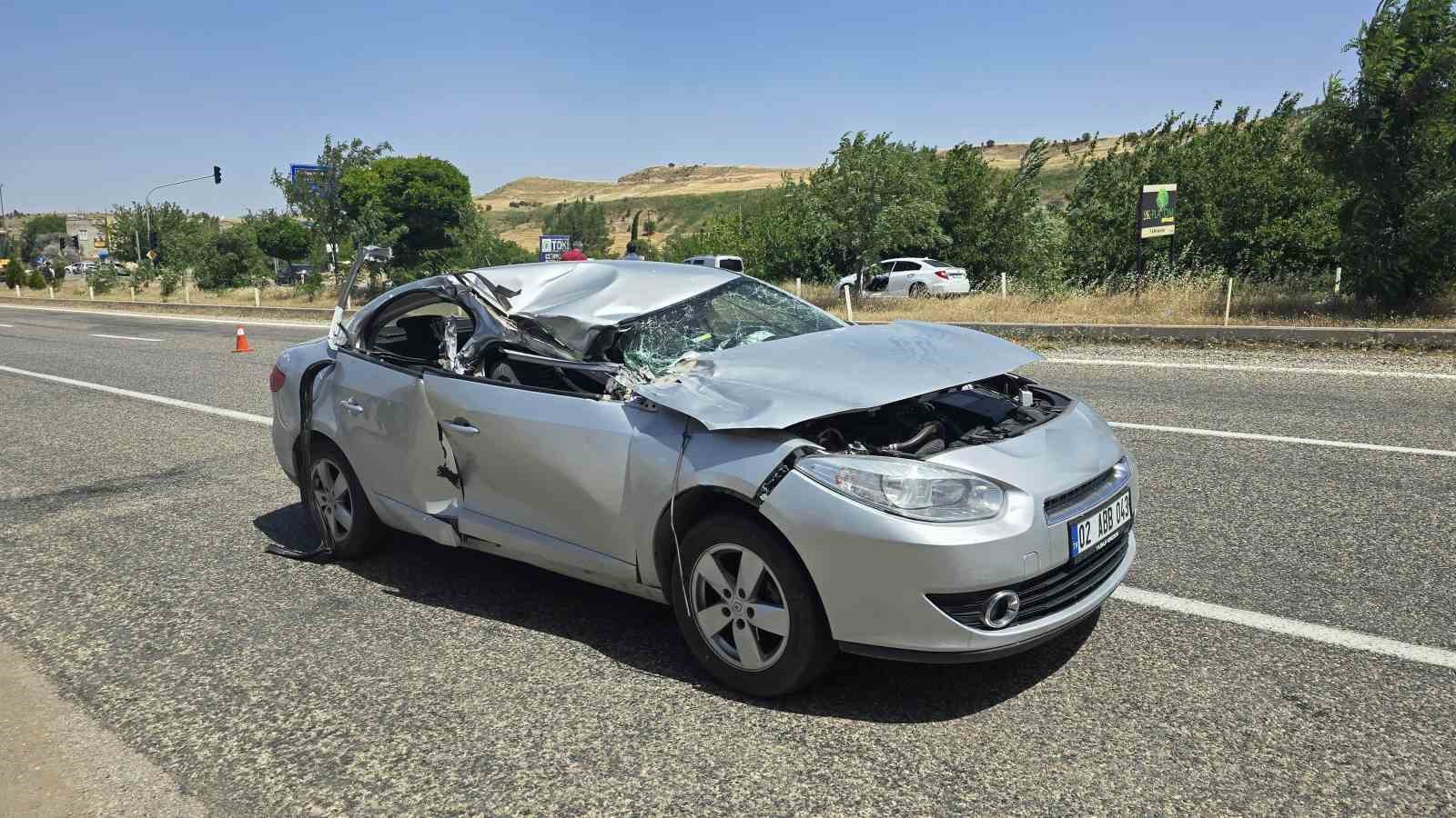 Adıyaman’da biçerdöver ile otomobil çarpıştı: 1’i ağır, 3 yaralı