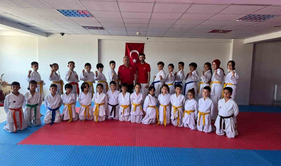 AFYONKARAHİSAR'DA KARATE KUŞAK SINAVI