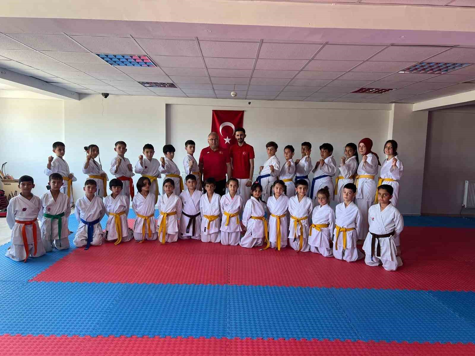 Afyonkarahisar’da Karate Kuşak sınavı tamamlandı