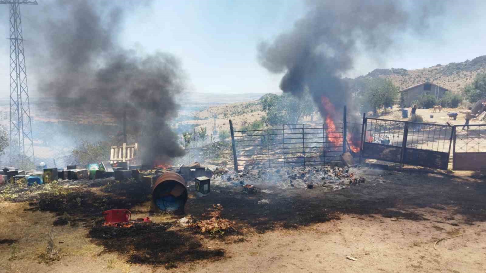 Afyonkarahisar’da ormanlık alanda çıkan yangın söndürüldü