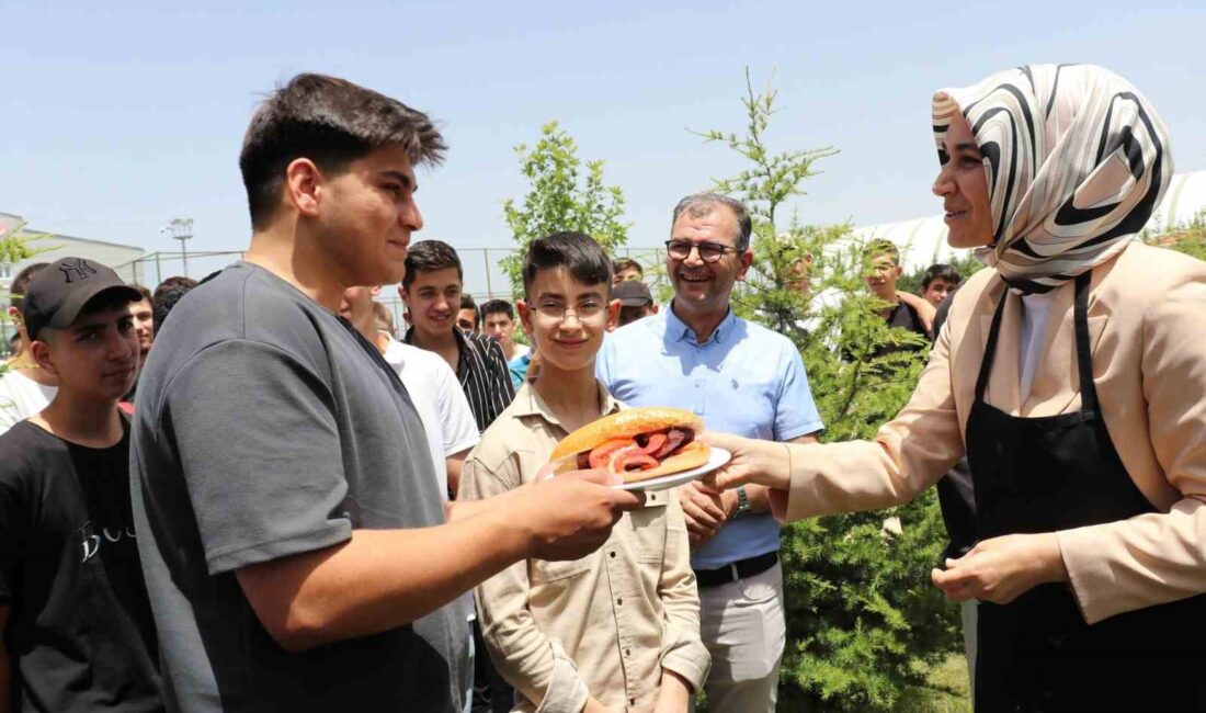 AFYONKARAHİSAR’DA YAZ ŞENLİĞİ DÜZENLENDİ