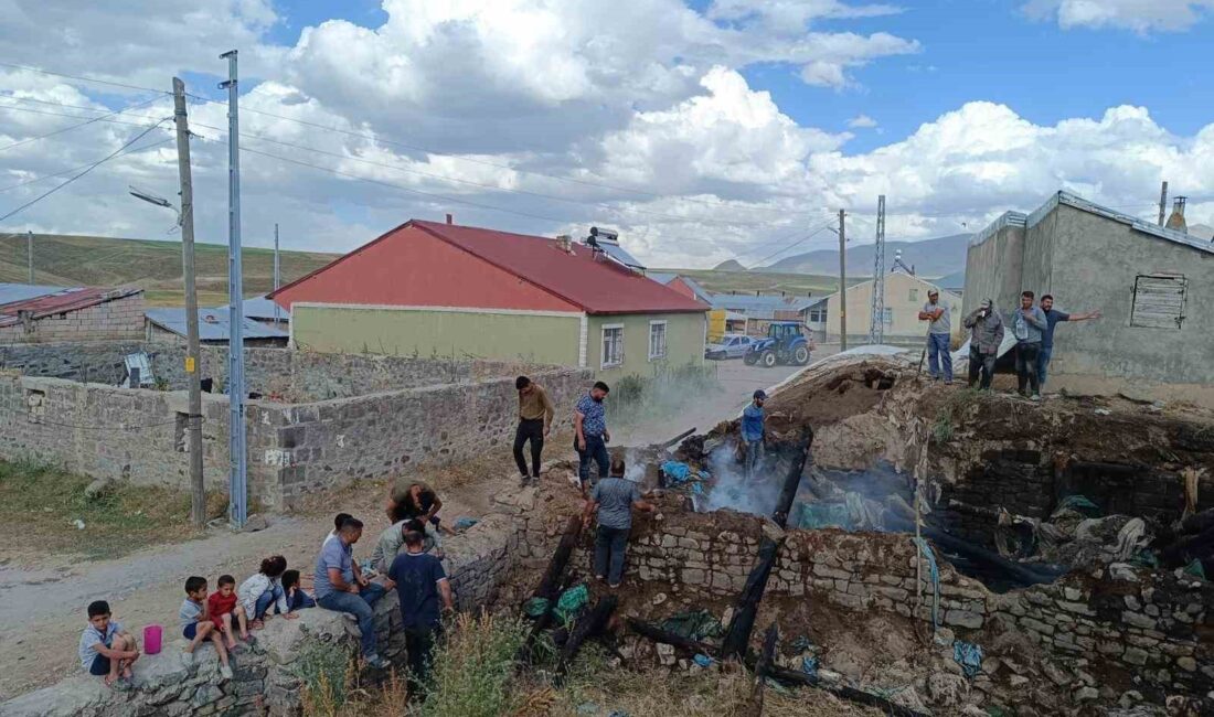 AĞRI'DA AHIRDA ÇIKAN YANGIN