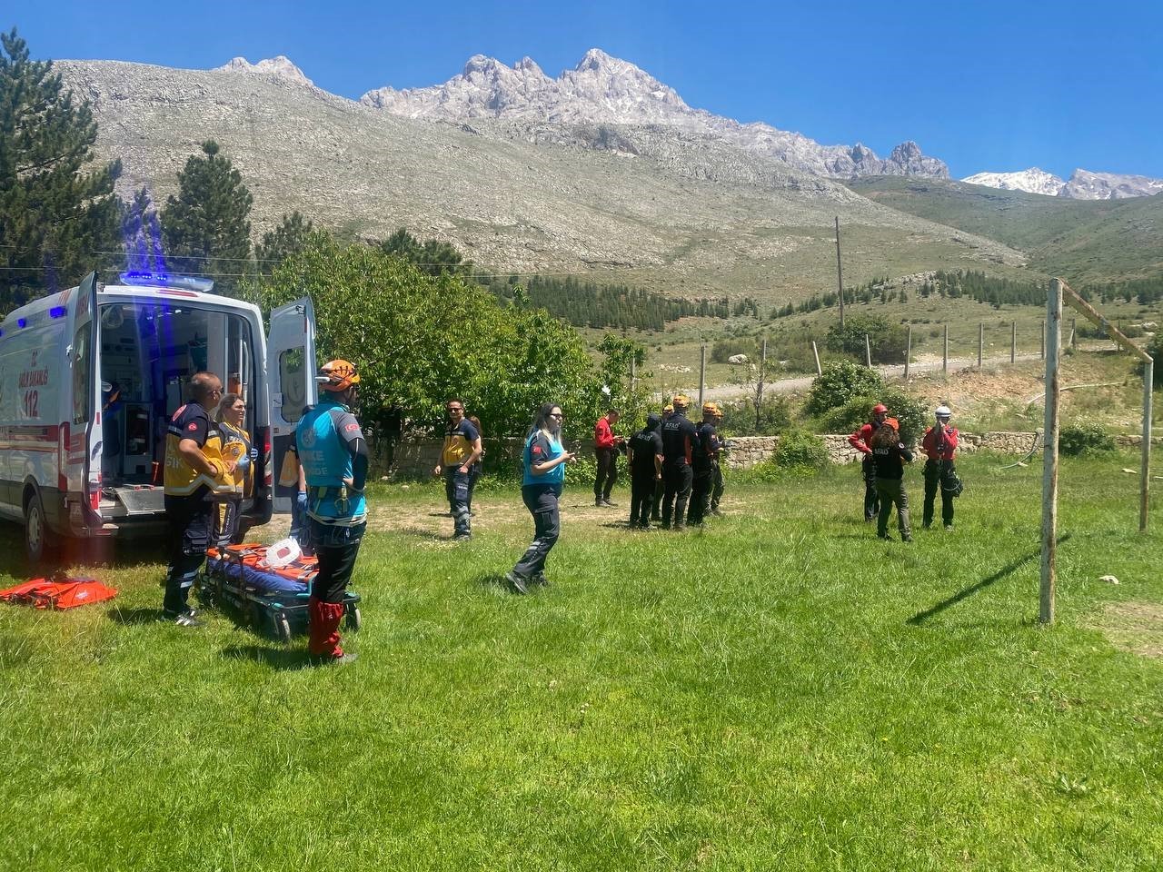 Aladağlar’da yaralanan dağcı için ekipler seferber oldu