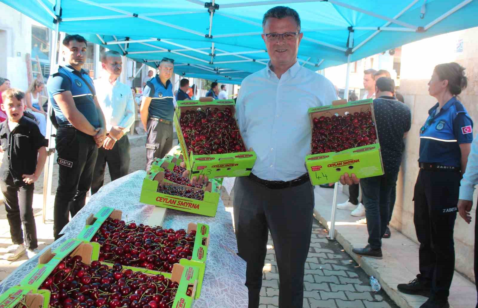 Alaşehir’in en güzel kirazını yetiştiren çiftçilere ödül