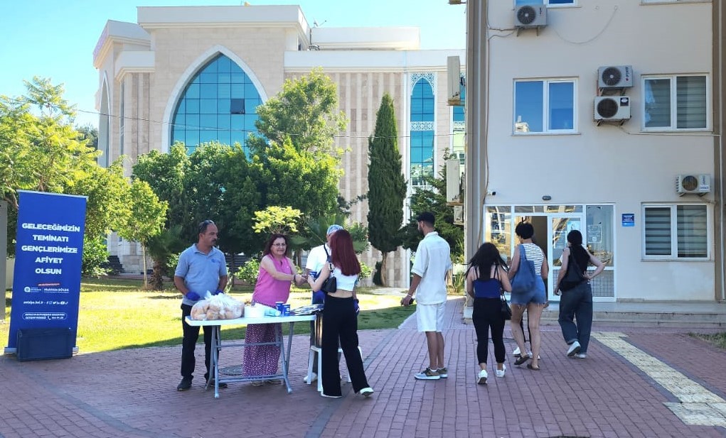 ALKÜ’de final haftasında öğrencilere çorba ikramı