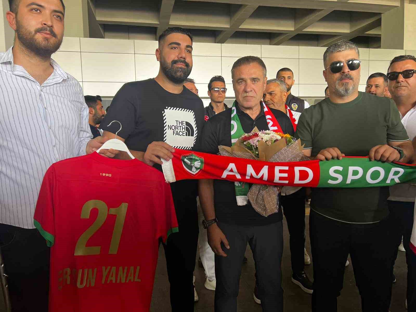 Amedspor’un yeni teknik direktörü Ersun Yanal, Diyarbakır’a geldi