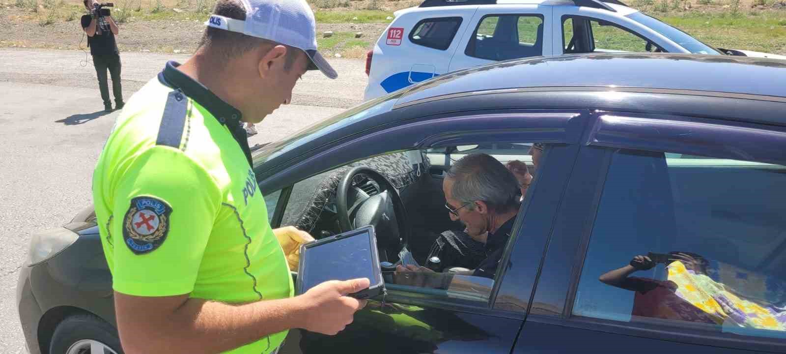 ANKARA TRAFİK DENETLEME ŞUBE MÜDÜRLÜĞÜ EKİPLERİ BAYRAM TATİLİNİN SON GÜNÜNDE