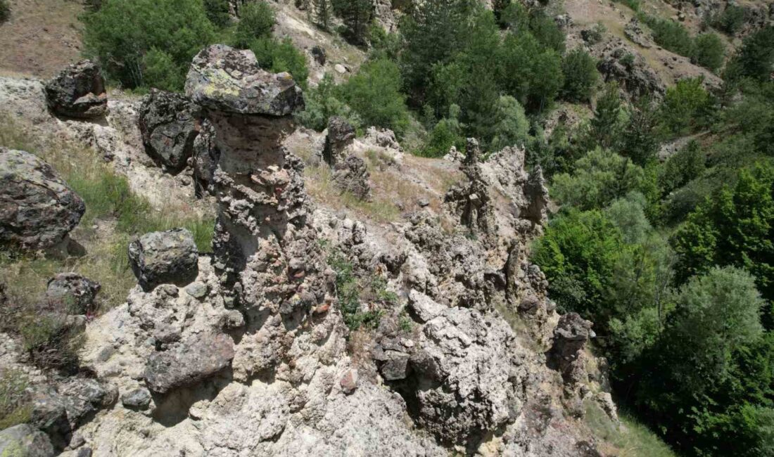 ANKARA’NIN KIZILCAHAMAM İLÇESİNDE PERİ BACALARINA BENZER KAYALAR YÖRE HALKI TARAFINDAN