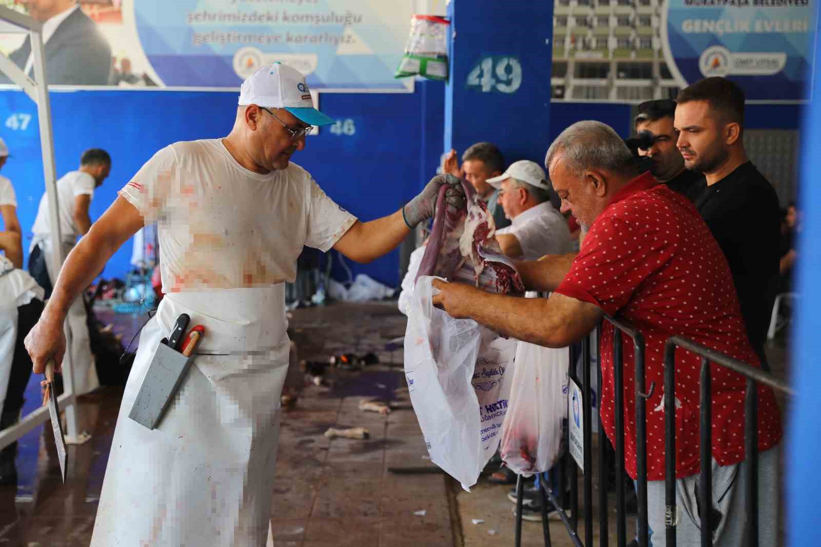 Antalya Büyükşehir Belediyesi 3 farklı noktada kesim hizmeti veriyor