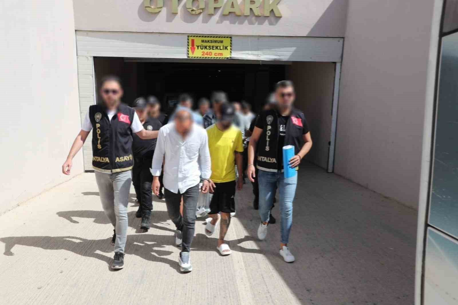 Antalya’da aranan şahıslara yönelik eş zamanlı operasyon: 148 kişi yakalandı