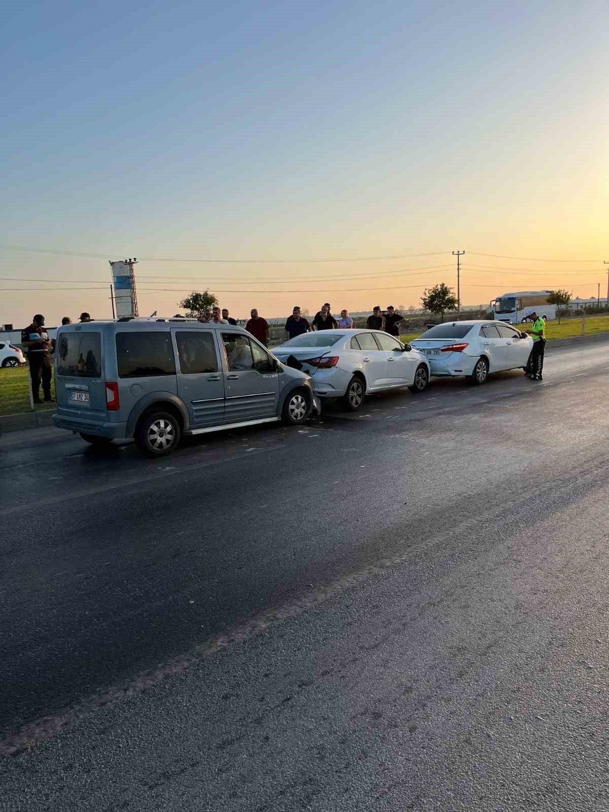 Antalya’da zincirleme kaza: 3 yaralı