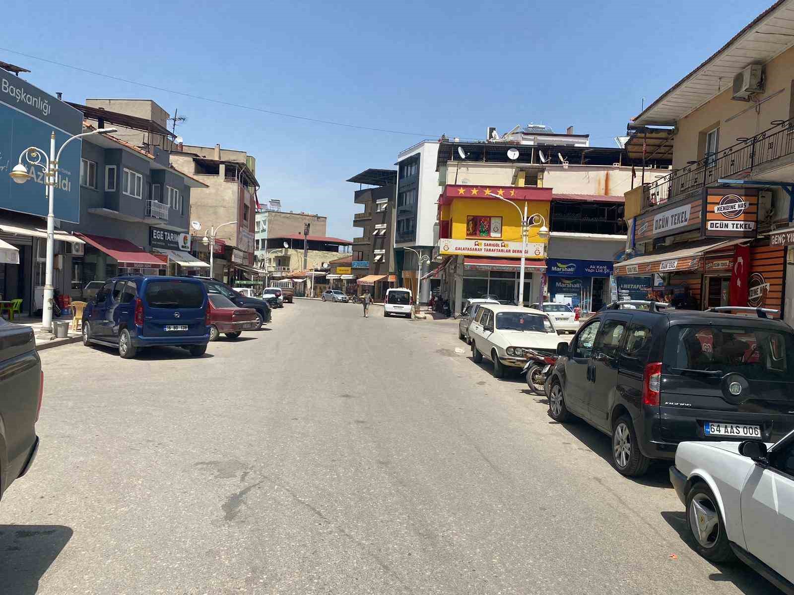 Aşırı sıcaklarla boğuşan Sarıgöl’de cadde ve sokaklar boş kaldı