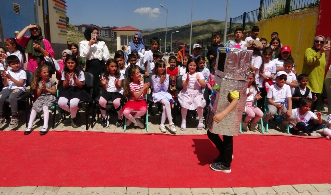 HAKKARİ'NİN YÜKSEKOVA İLÇESİNDE MİNİKLER