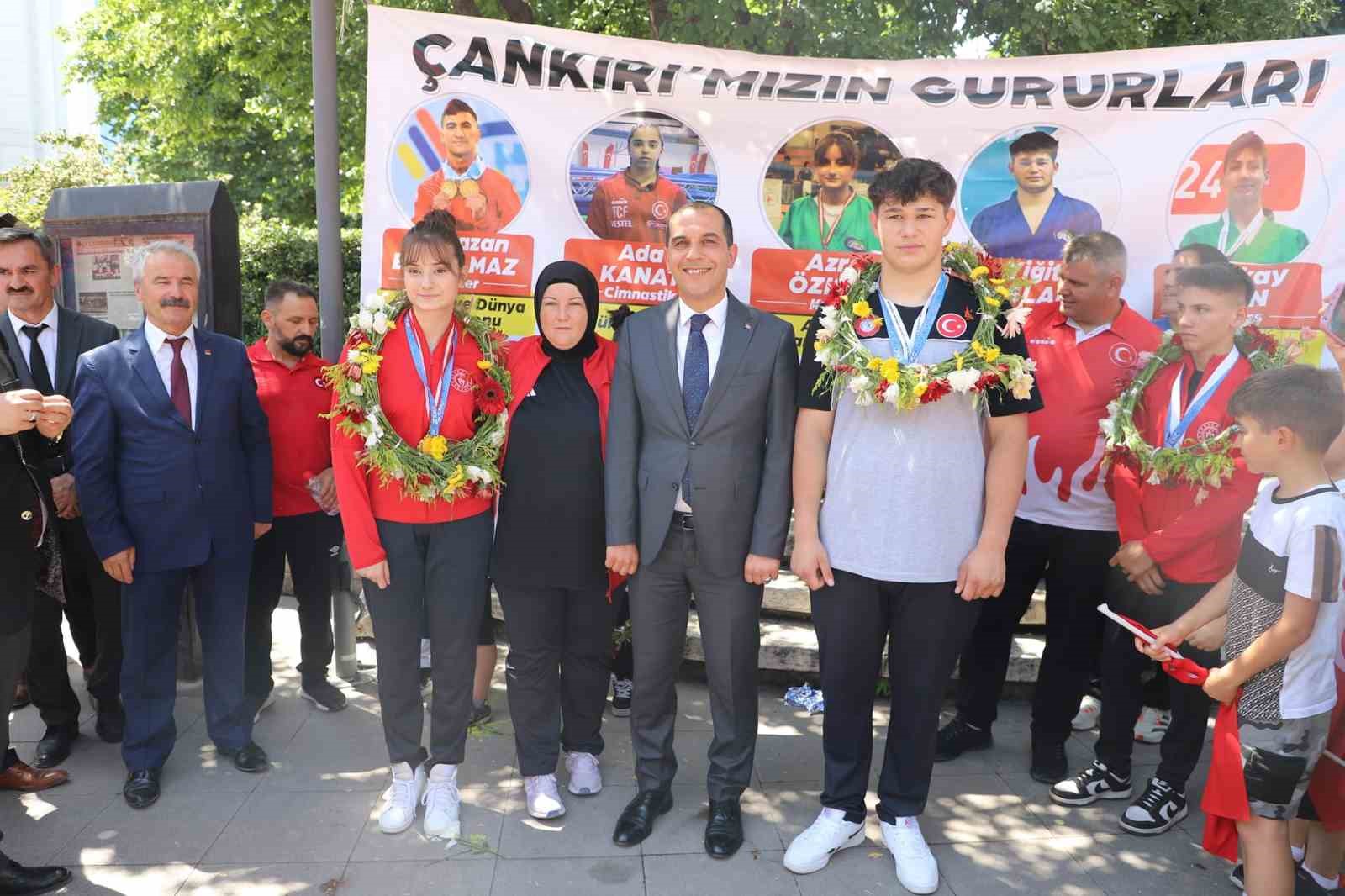 Avrupa ve dünya şampiyonalarında derece elde eden sporcular ödüllendirildi