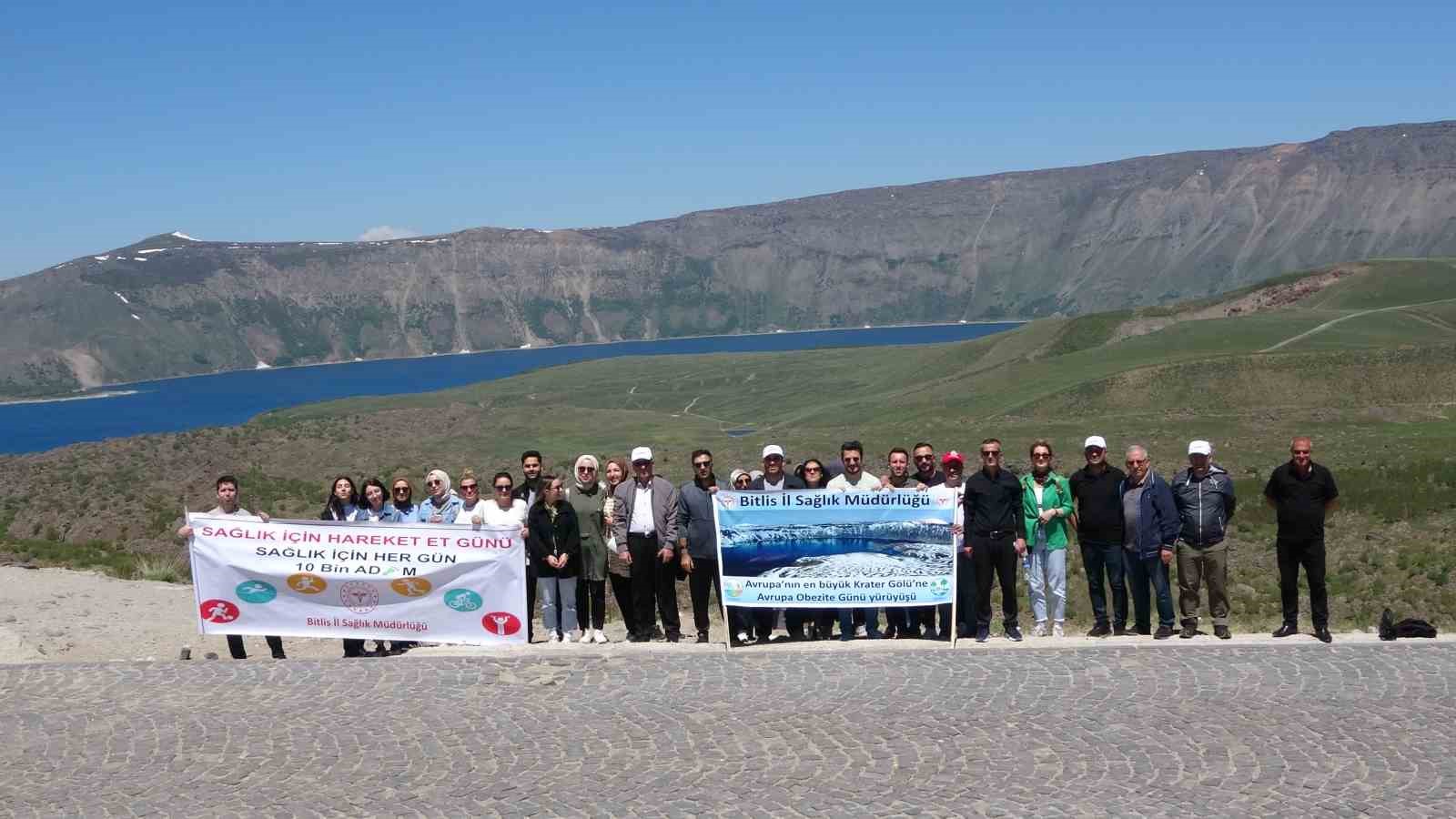 Avrupa’nın en büyük kraterinde Obezite Günü yürüyüşü