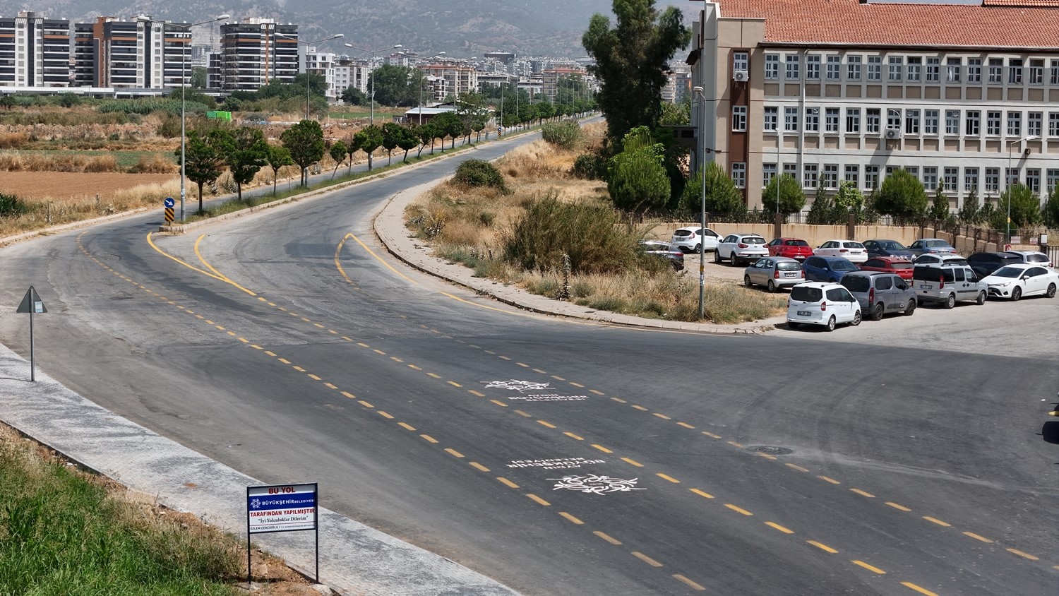 Aydın Büyükşehir Belediyesi Zeybekler Bulvarı’nı yeniledi