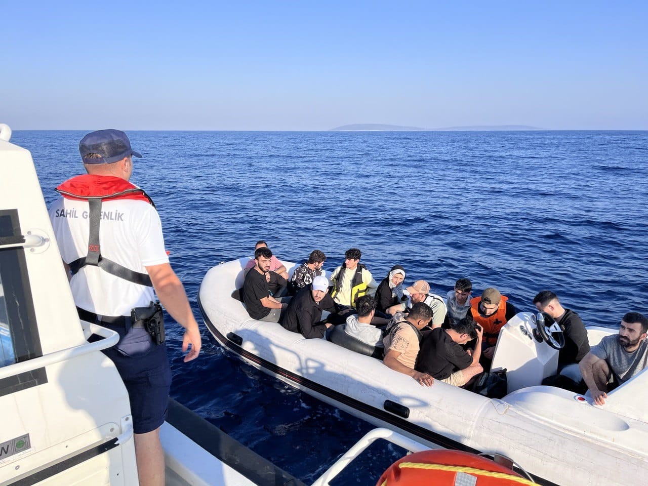 Aydın’da 15 düzensiz göçmen kurtarıldı