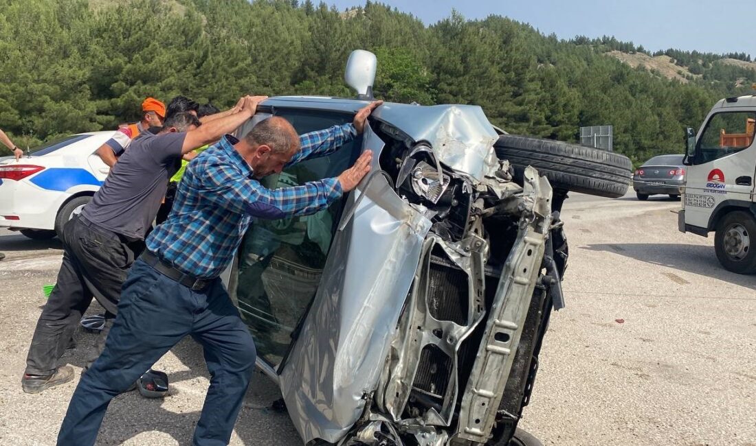 KARABÜK’TE BARİYERLERE ÇARPARAK DEVRİLEN