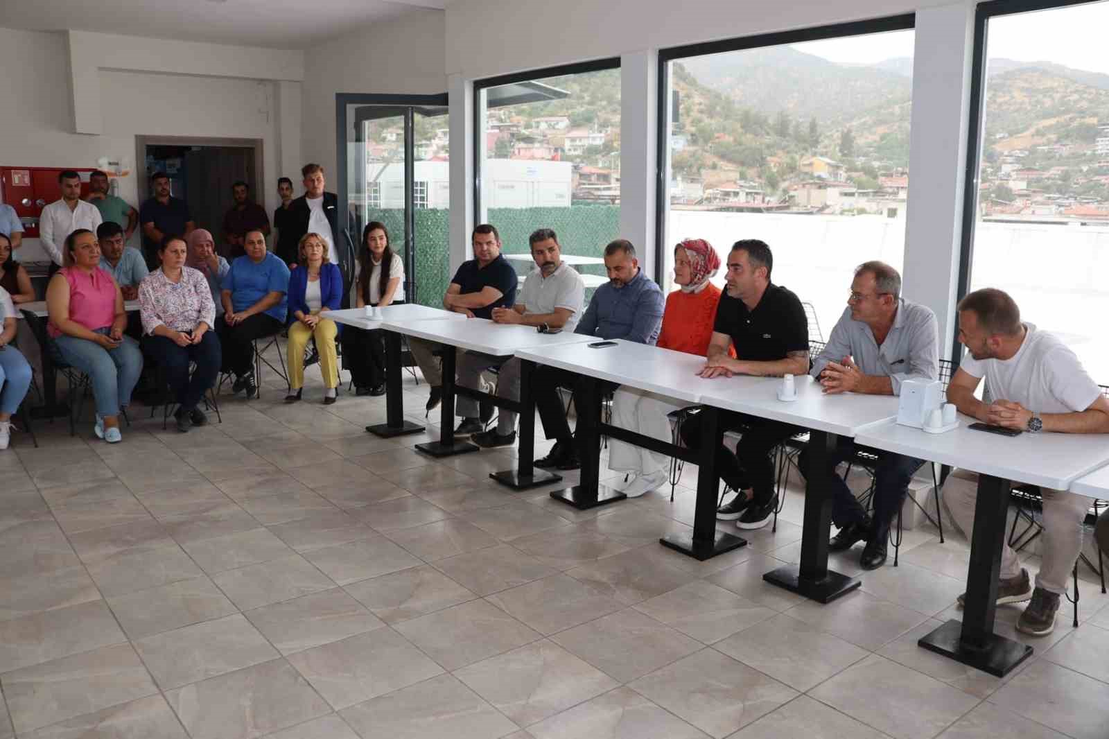 Başkan Arıcı, Kurban Bayramı dolayısıyla belediye personeli ile bayramlaştı