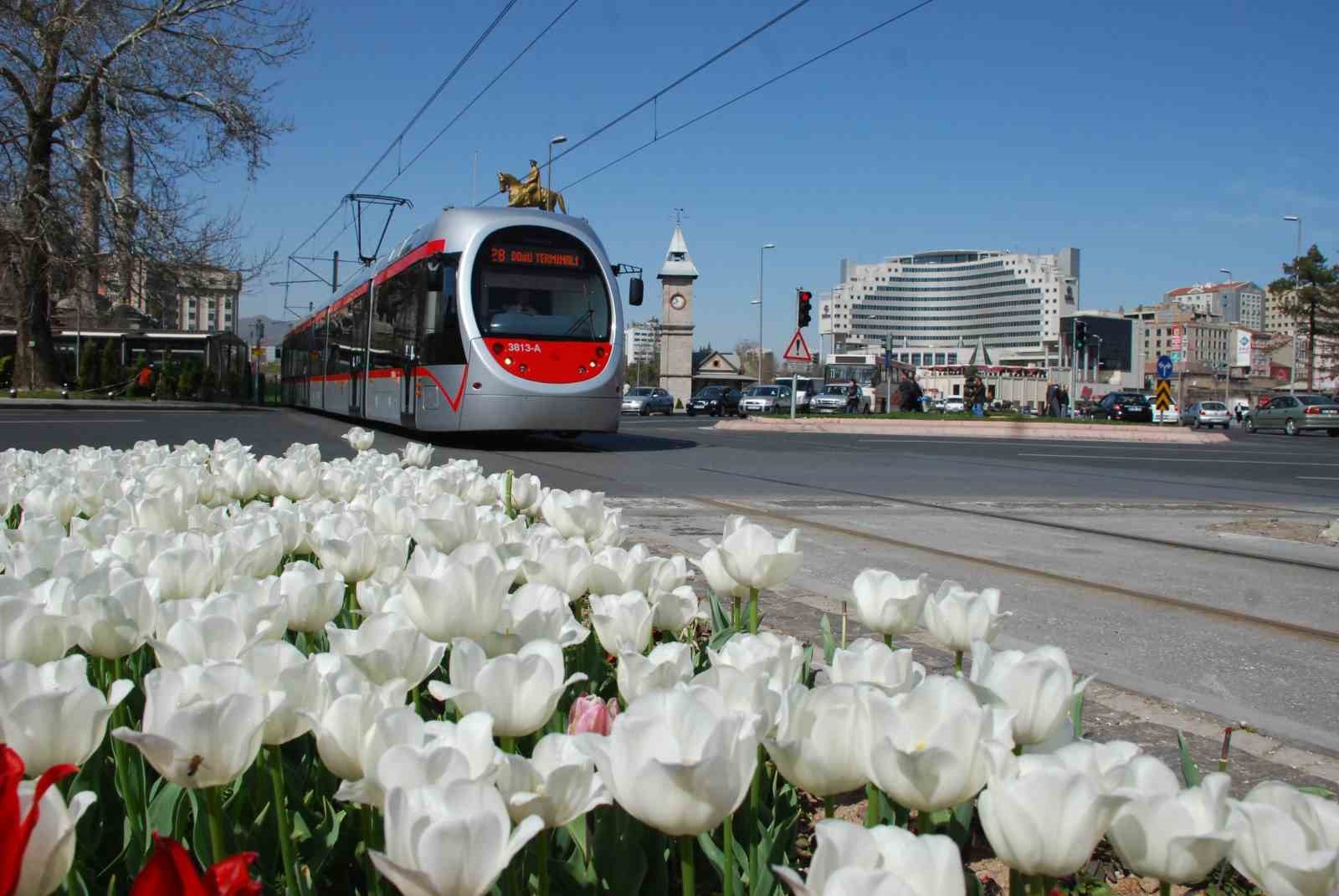 Başkan Büyükkılıç’tan ulaşımda “Gittiğin Kadar Öde” Projesi