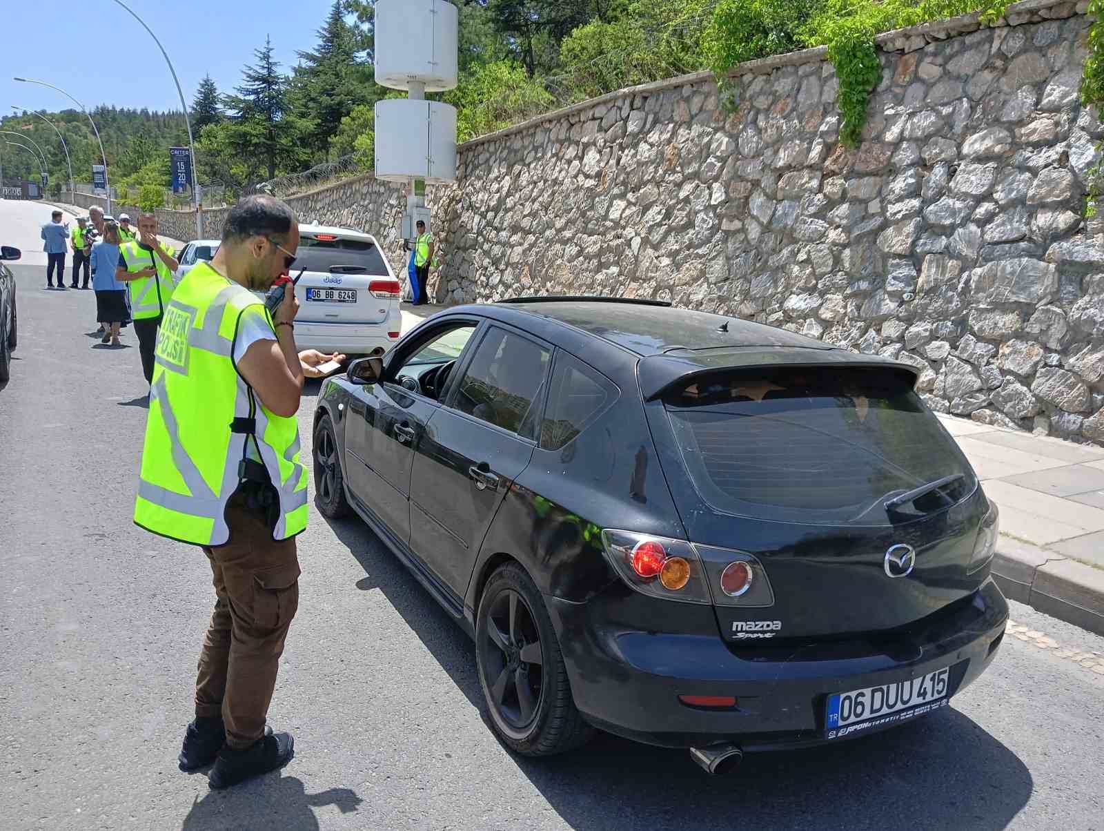 ANKARA’DA BAYRAM TRAFİĞİ DENETİMLERİ BAŞLADI. KENTTE GÖREVLENDİRİLEN YAKLAŞIK 18 BİN