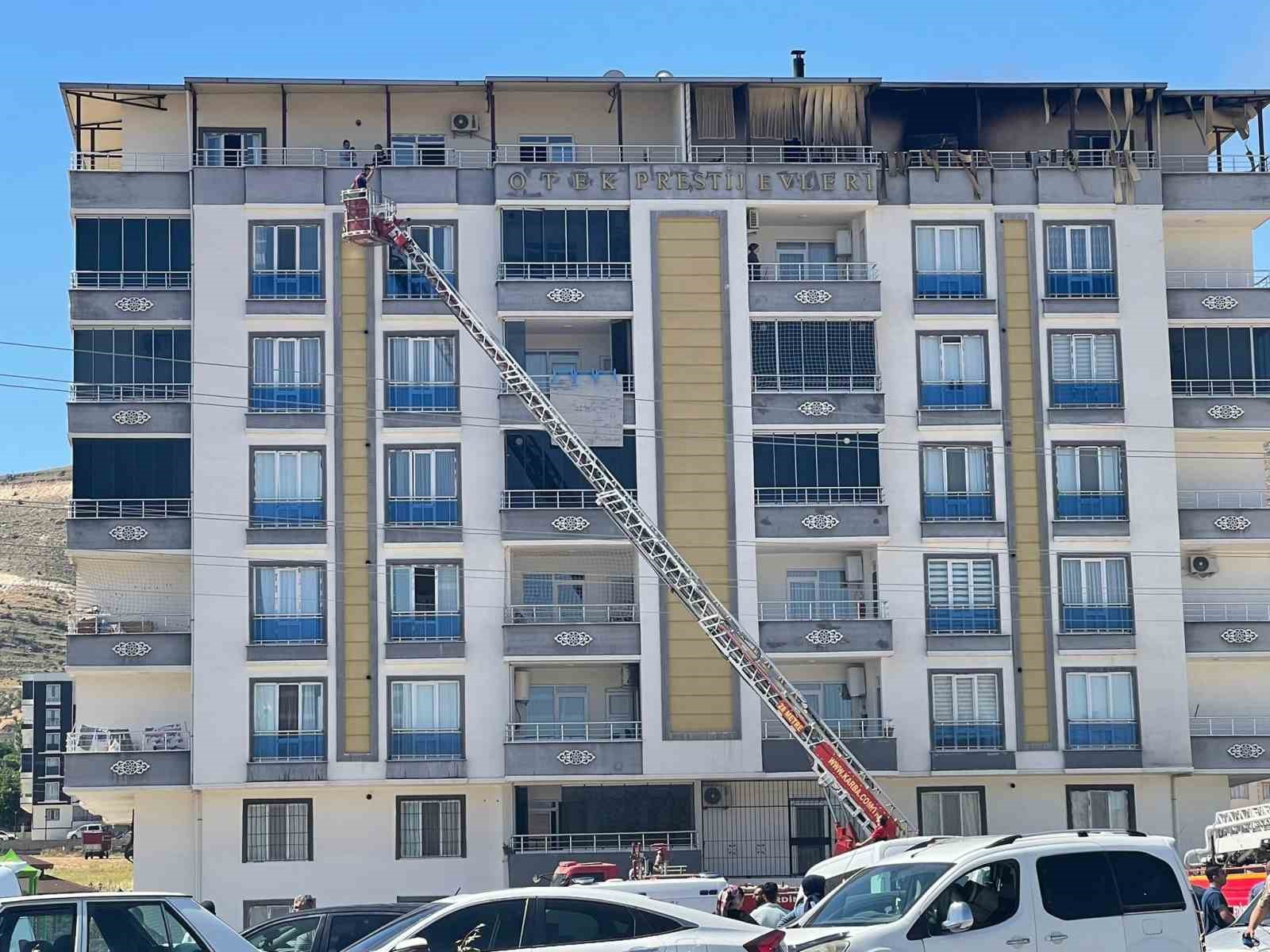 Batman’da çatı katında çıkan yangın korku dolu anlara neden oldu