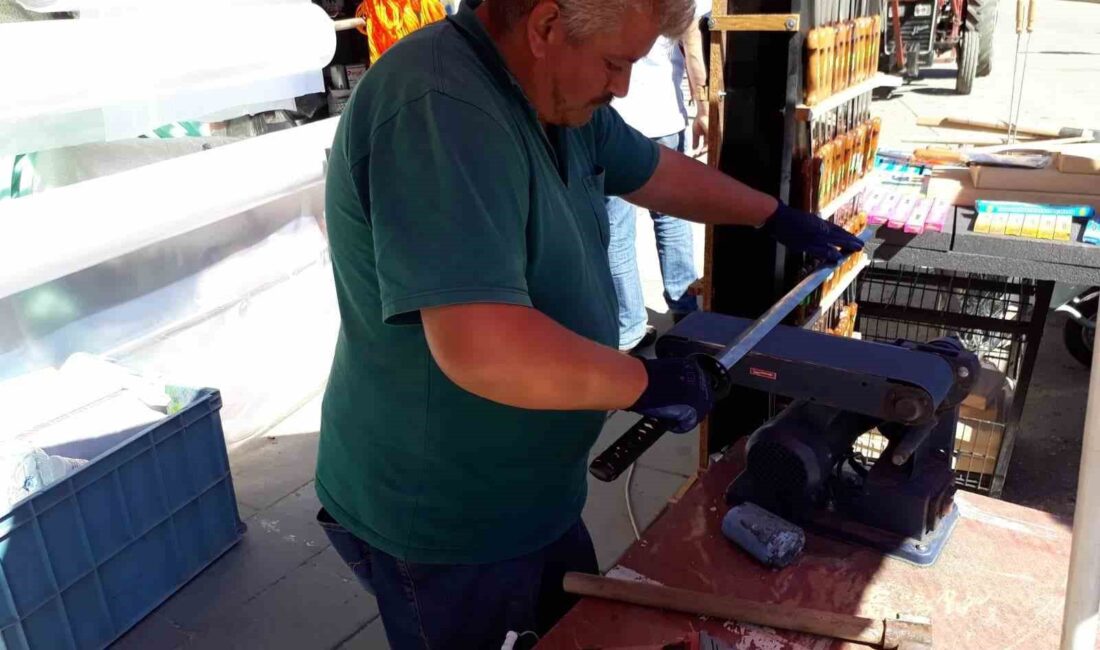 AKYURT'TA KURBAN BAYRAMI'NA SAYILI GÜNLER KALA BIÇAKÇILARDA YOĞUNLUK YAŞANIYOR.