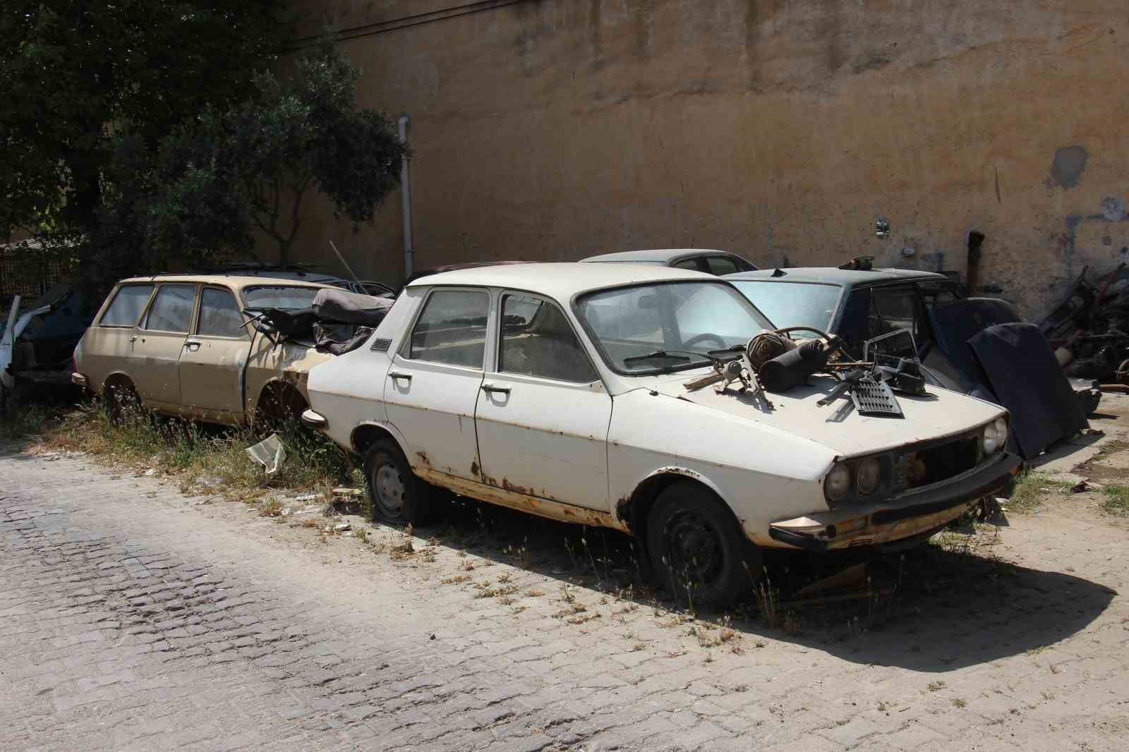 Bir zamanın efsane araçları hurdalıkta hayat buluyor