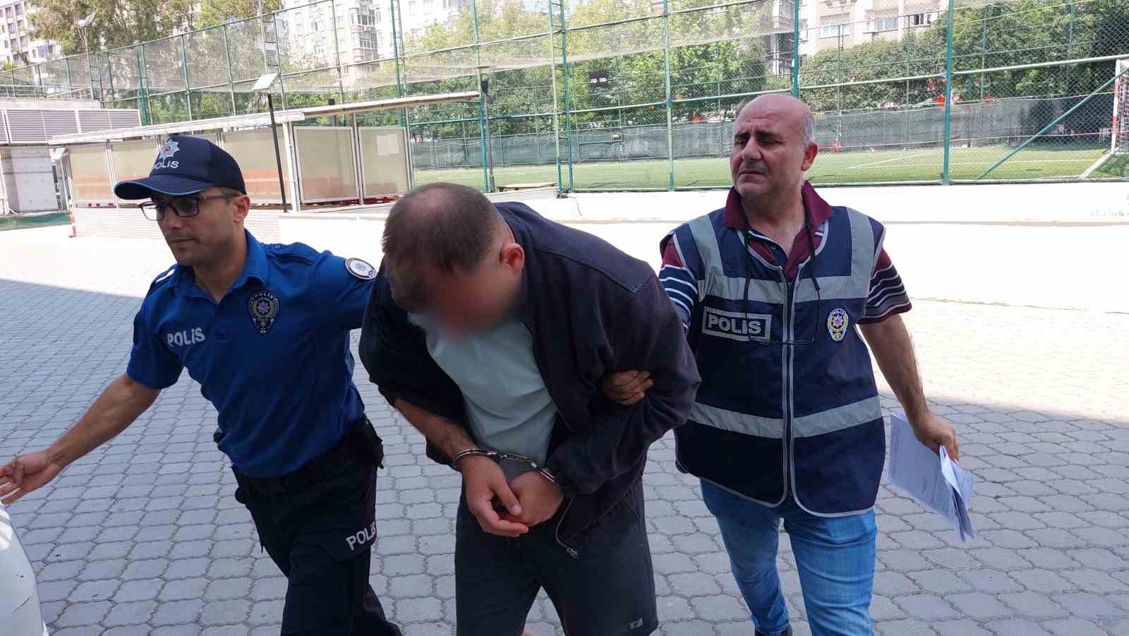 ’Boğazından bıçaklandığı’ mesajını komşu kadına atıp yardım istedi