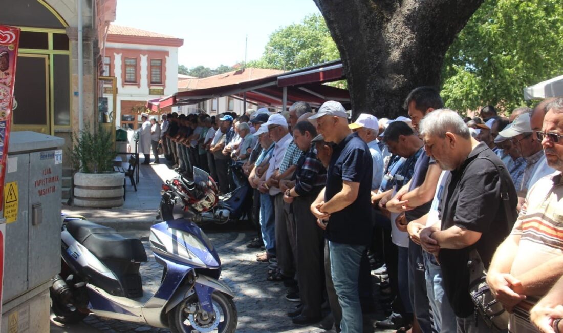 ÇANAKKALE’NİN LAPSEKİ İLÇESİNDEKİ KUM