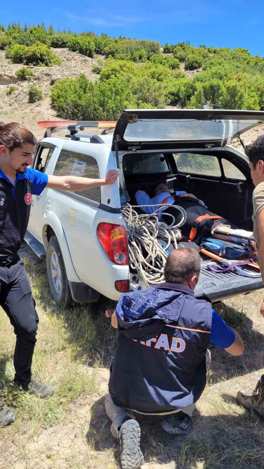 Burdur’da doğa yürüyüşünde ayağı kırılan kadının yardımına UMKE ve AFAD yetişti