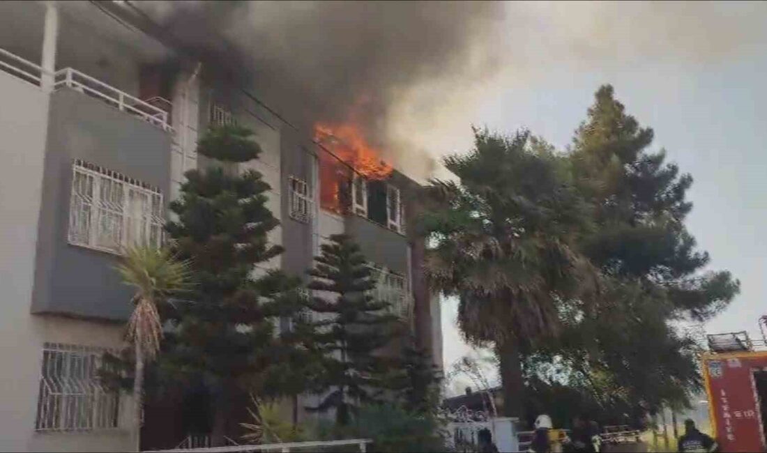 HATAY’IN DEFNE İLÇESİNDE BİR EVDE ÇIKAN YANGINI, İTFAİYE EKİPLERİ SÖNDÜRDÜ.