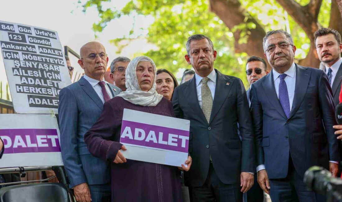 CUMHURİYET HALK PARTİSİ GENEL BAŞKANI ÖZGÜR ÖZEL, ADALET BAKANLIĞI ÖNÜNDE