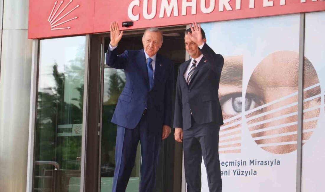 CUMHURBAŞKANI RECEP TAYYİP ERDOĞAN, CHP GENEL BAŞKANI ÖZGÜR ÖZEL’E İADEİZİYARETTE