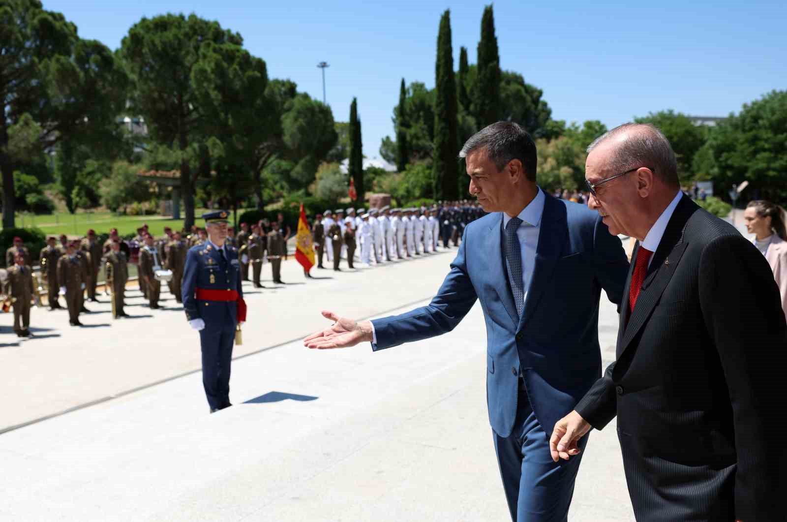 Cumhurbaşkanı Erdoğan, İspanya’da resmi törenle karşılandı