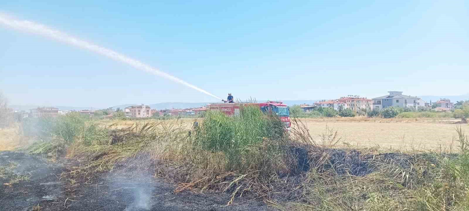 Denizli’de çöplük alanda çıkan yangın büyümeden söndürüldü