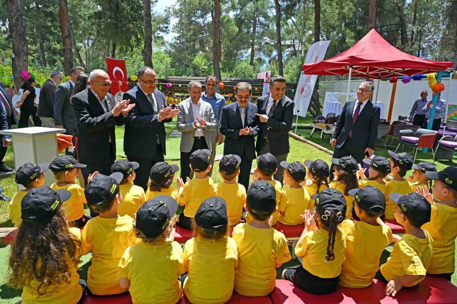 Denizli’de Dünya Arı Günü miniklerle kutlandı