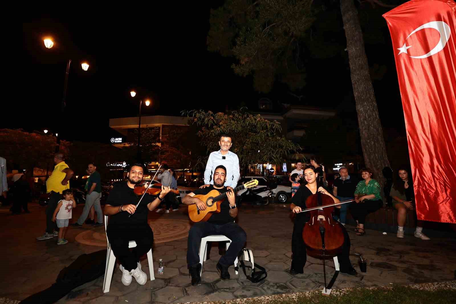 Denizli’nin sokak, park ve meydanlarında kültür sanat rüzgarı esiyor