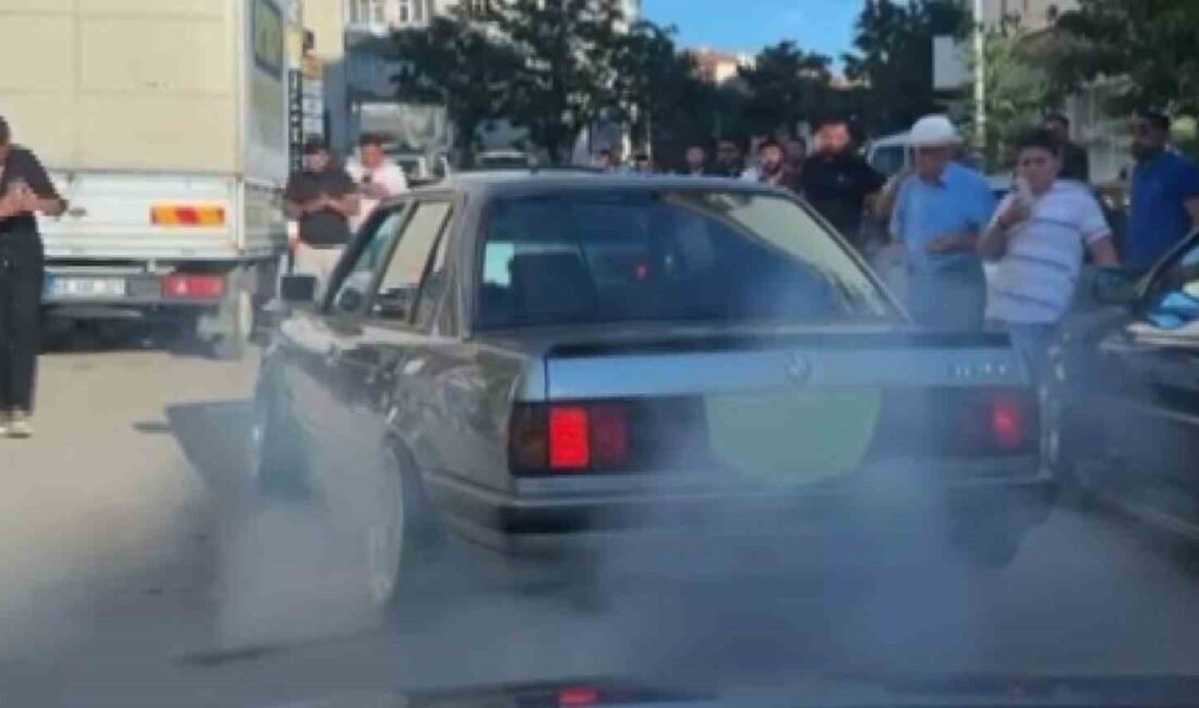 AKSARAY’DA DÜĞÜN ALANINDA OTOMOBİLİN