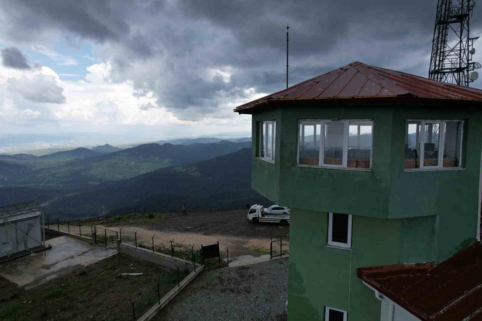 ANKARA’NIN KIZILCAHAMAM İLÇESİNDE 2 BİN 20 RAKIMLIK ZİRVEDE YER ALAN