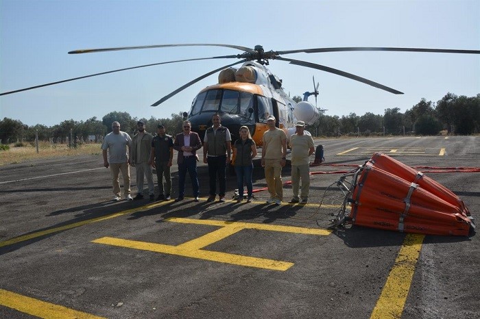 Edremit’te orman yangınlarıyla mücadeleye helikopter desteği