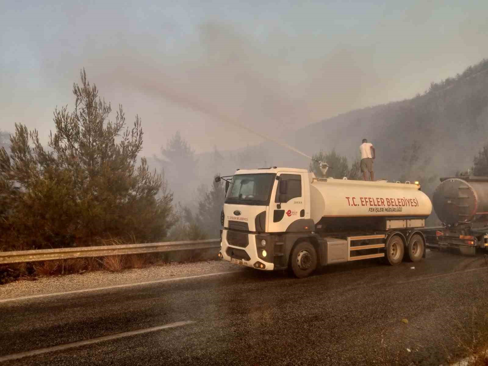 Efeler’den yangın söndürme çalışmalarına destek