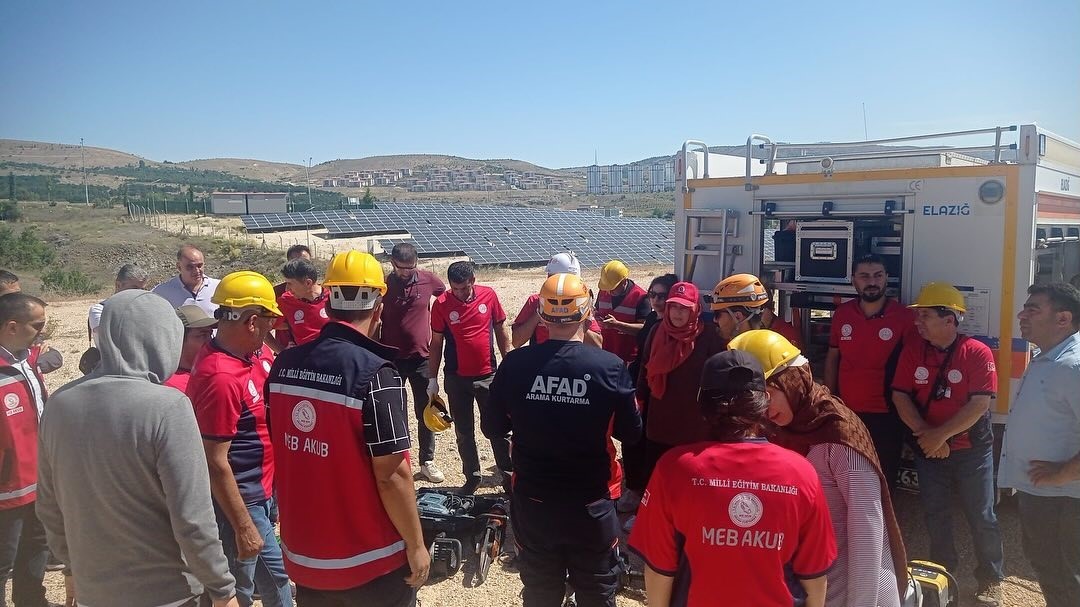 ELAZIĞ’DA DEPREMDE ARAMA KURTARMA