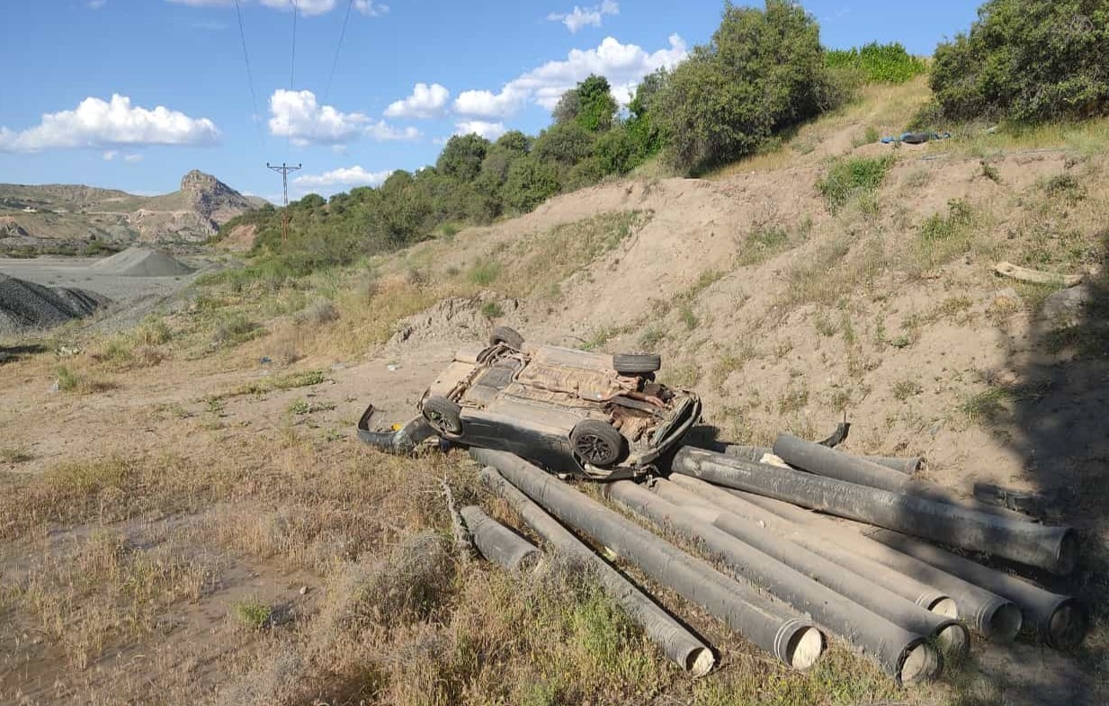 Elazığ’da otomobil şarampole yuvarlandı: 1 ölü, 6 yaralı