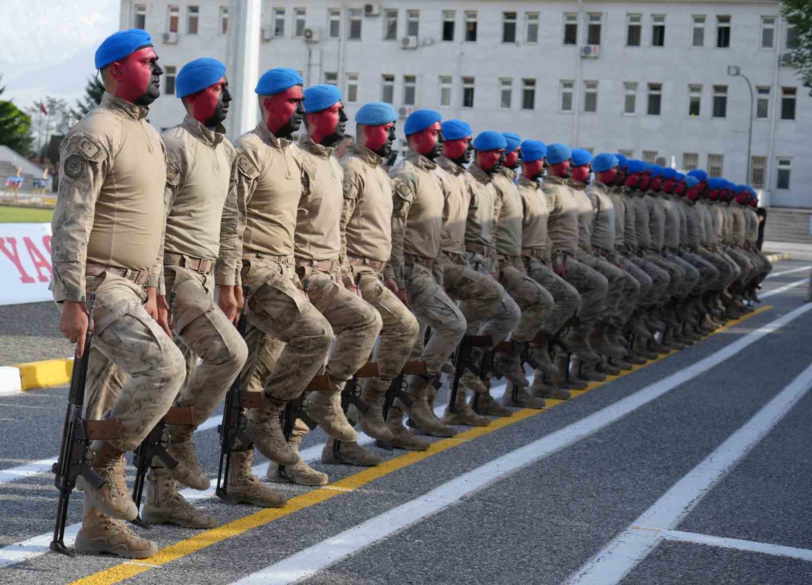 Erzincan’da jandarma komandolar gösterisiyle nefes kesti